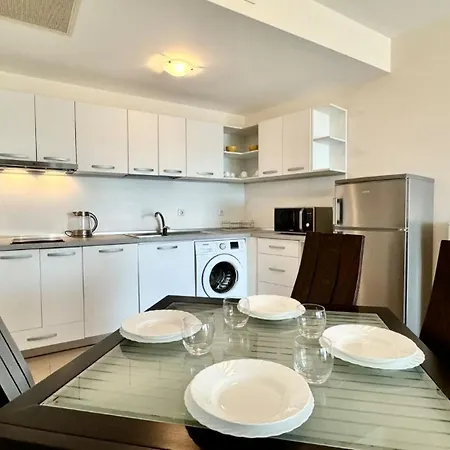Family Apartment *